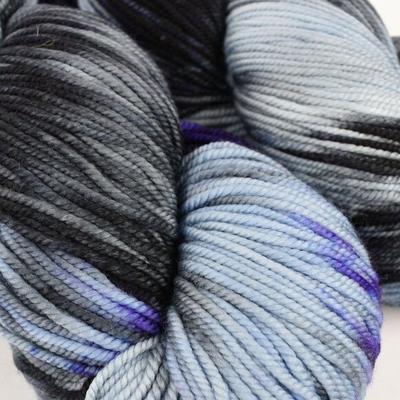 Ella Rae Lace Merino Worsted Yarn 2 Skeins Extra Fine Merino Wool Blue Black - Picture 2 of 4
